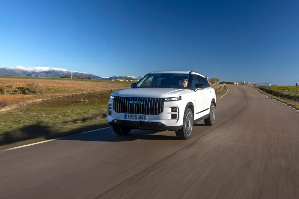 OMODA & JAECOO, de la mano de RESNOVA MOTOR, se convierte en el vehículo oficial de BOOMBASTIC Asturias